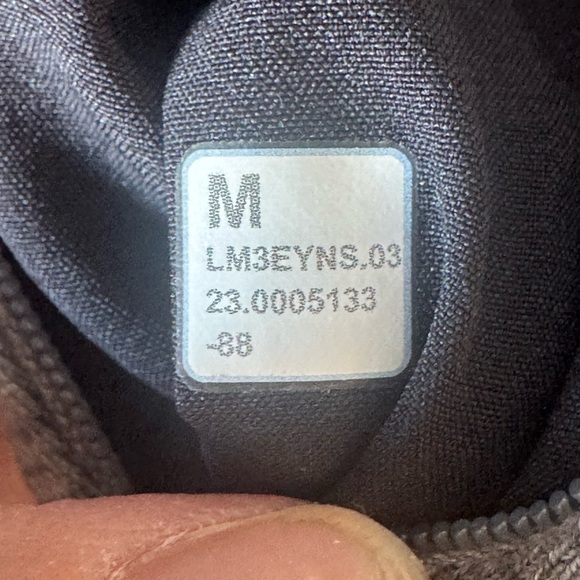 Lululemon Surge Warm Long Sleeve Shirt with thumb holes and zip pocket - Picture 10 of 11